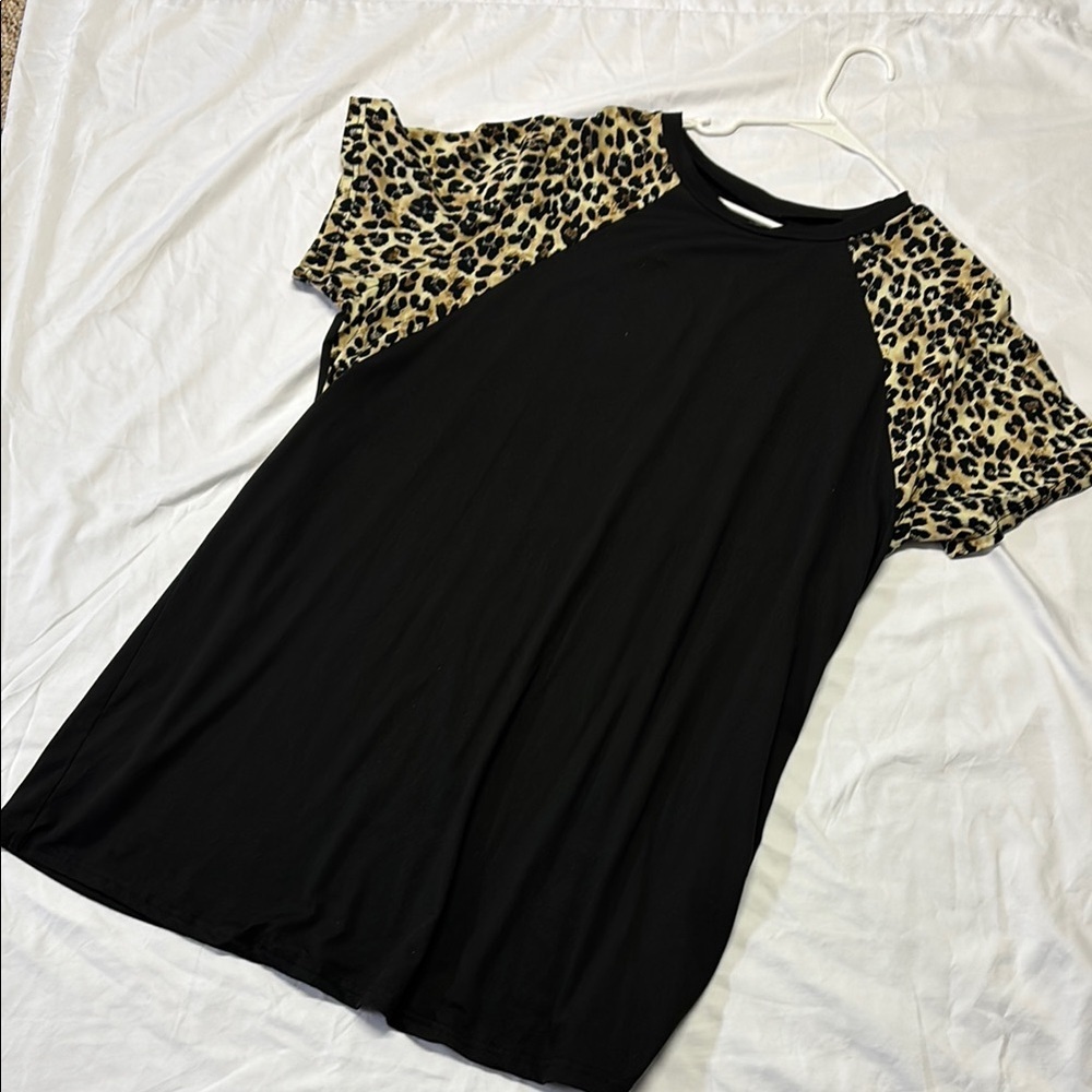 SHEIN Black and cheetah print t-shirt dress. - Picture 1 of 3